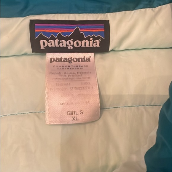 Women’s Patagonia Puffer - Picture 2 of 4